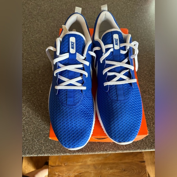 Men’s Nike Golf shoes - Picture 3 of 6